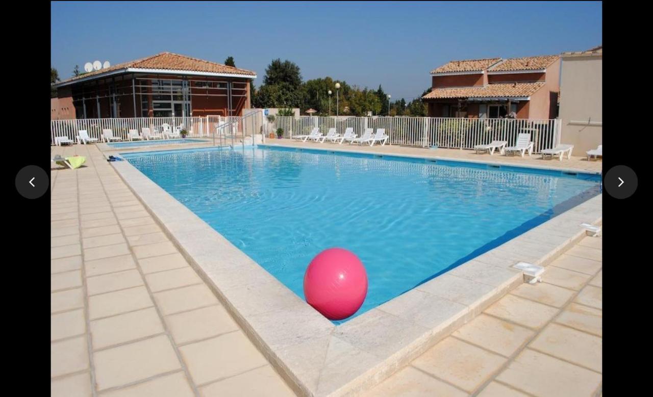 Maison Plain Pied Avec Climatisation Dans Une Residence Privee Avec Piscine Saint-Saturnin-lès-Avignon المظهر الخارجي الصورة
