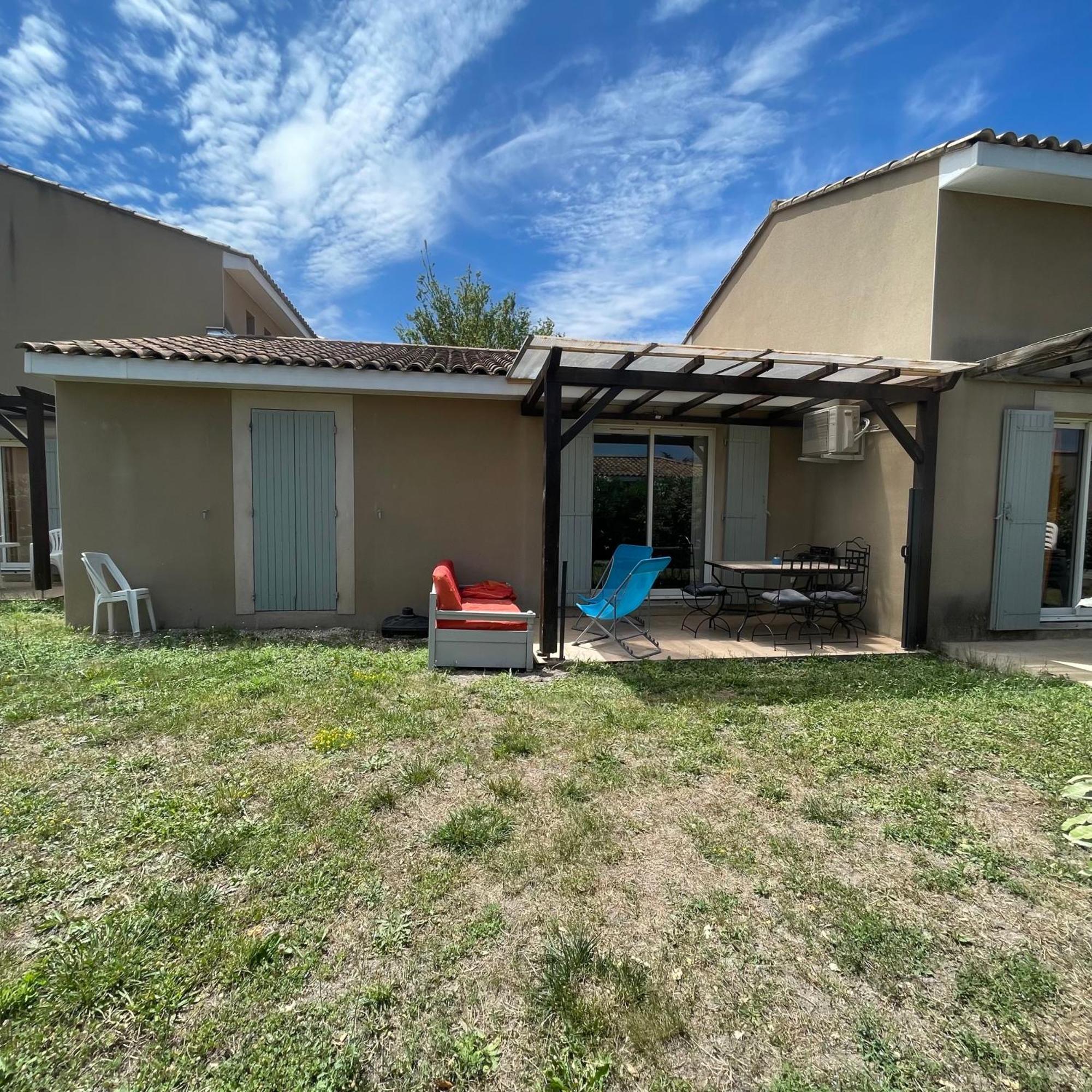 Maison Plain Pied Avec Climatisation Dans Une Residence Privee Avec Piscine Saint-Saturnin-lès-Avignon المظهر الخارجي الصورة